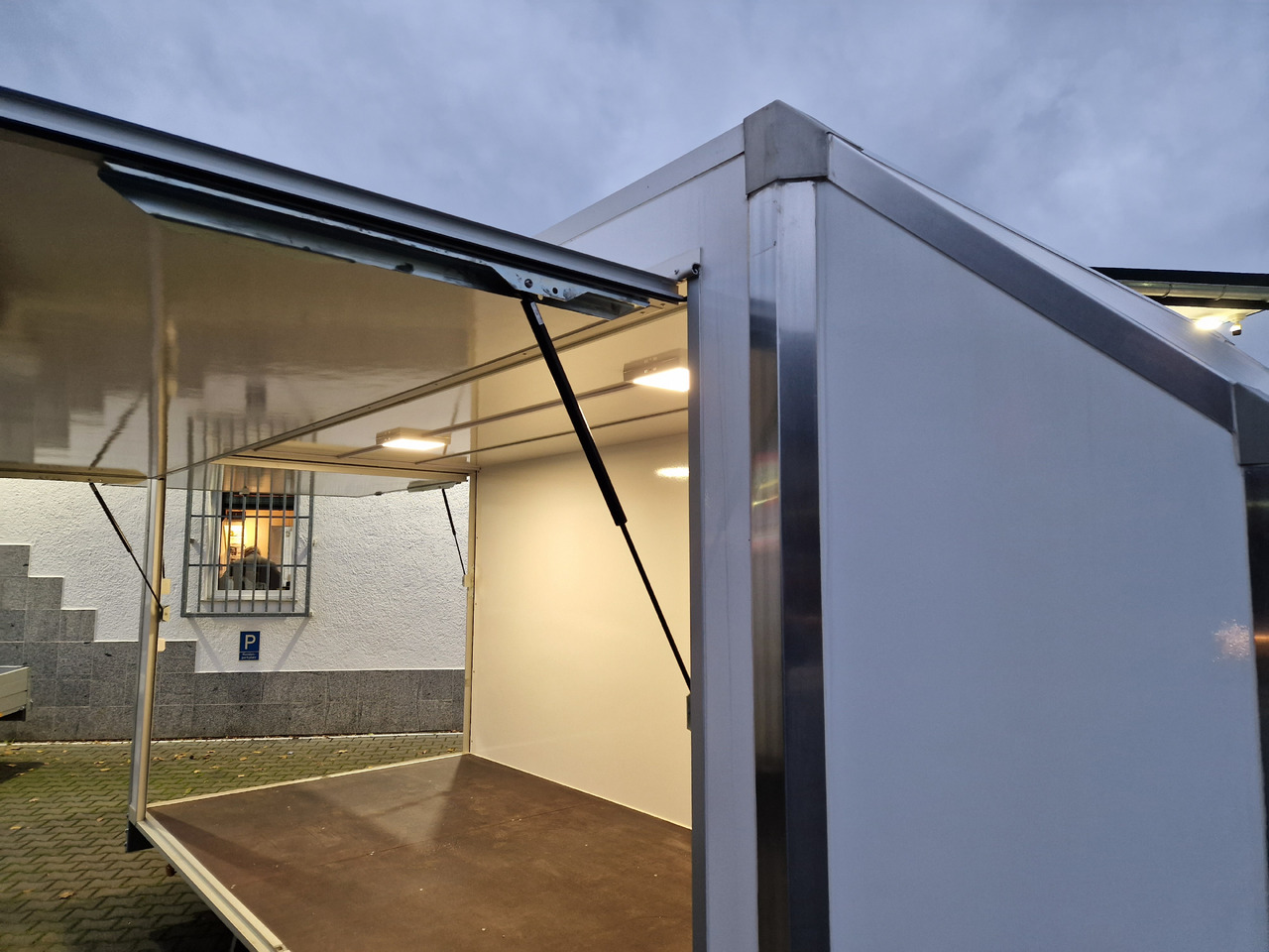 Ρυμουλκούμενη καντίνα Koffer Hochlader FC 275HTLAERO10AF Messe 500x200x195cm Alufelgen 230V IL (XXL) 2700kg 100km/H: φωτογραφία 9