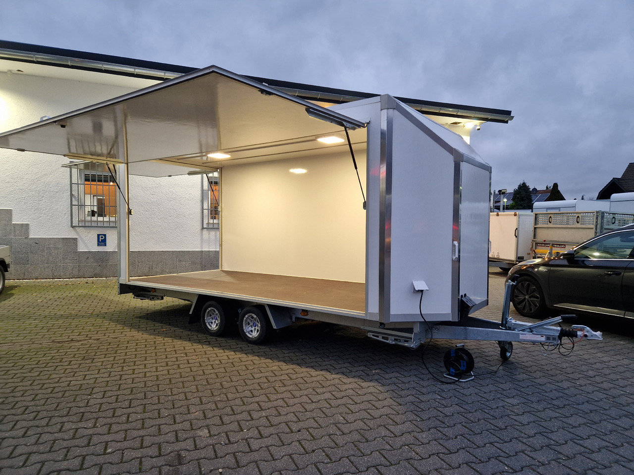Ρυμουλκούμενη καντίνα Koffer Hochlader FC 275HTLAERO10AF Messe 500x200x195cm Alufelgen 230V IL (XXL) 2700kg 100km/H: φωτογραφία 6
