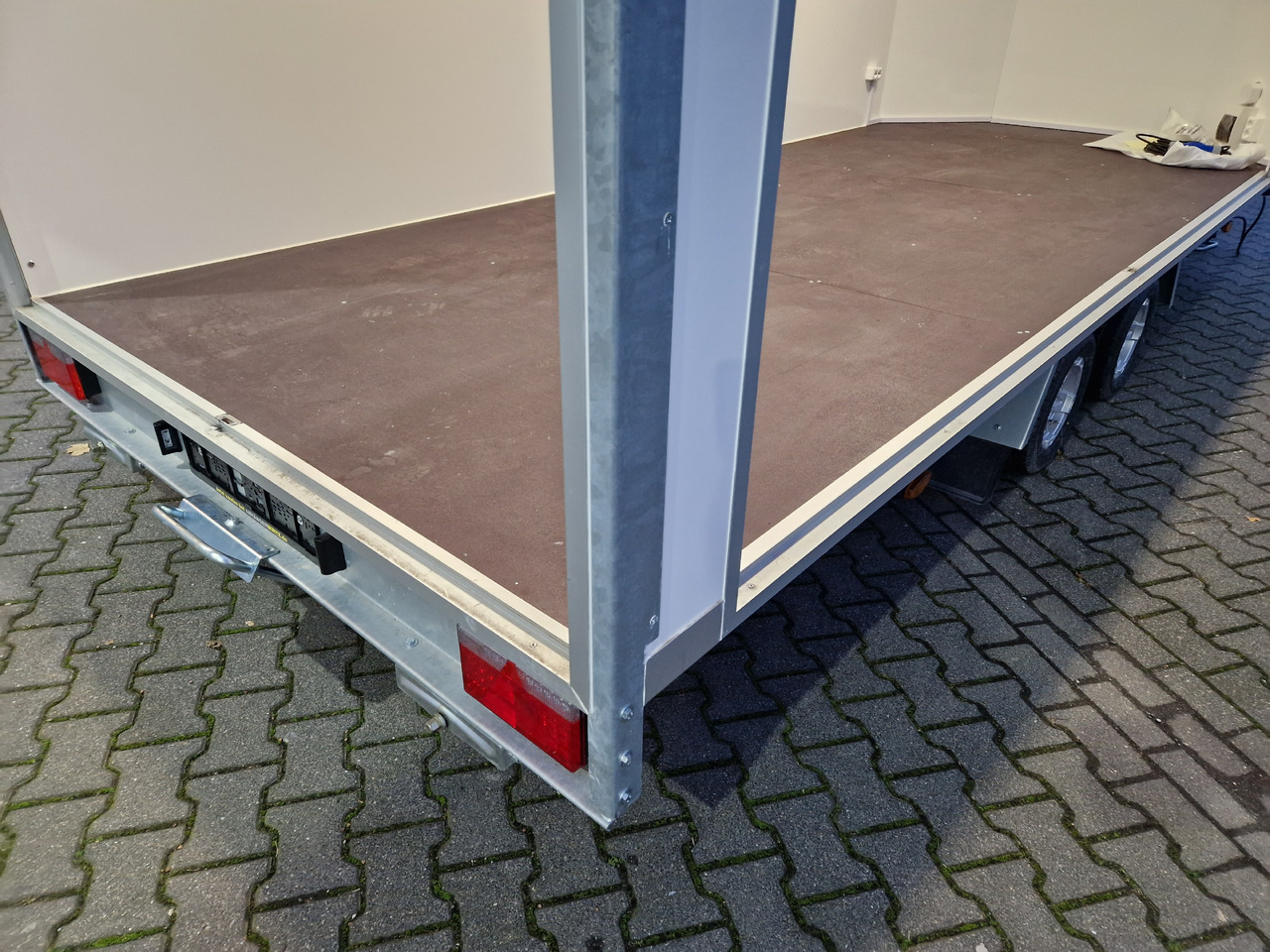 Ρυμουλκούμενη καντίνα Koffer Hochlader FC 275HTLAERO10AF Messe 500x200x195cm Alufelgen 230V IL (XXL) 2700kg 100km/H: φωτογραφία 13