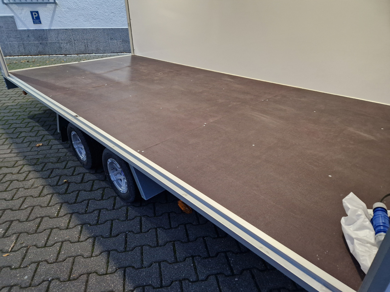 Ρυμουλκούμενη καντίνα Koffer Hochlader FC 275HTLAERO10AF Messe 500x200x195cm Alufelgen 230V IL (XXL) 2700kg 100km/H: φωτογραφία 10