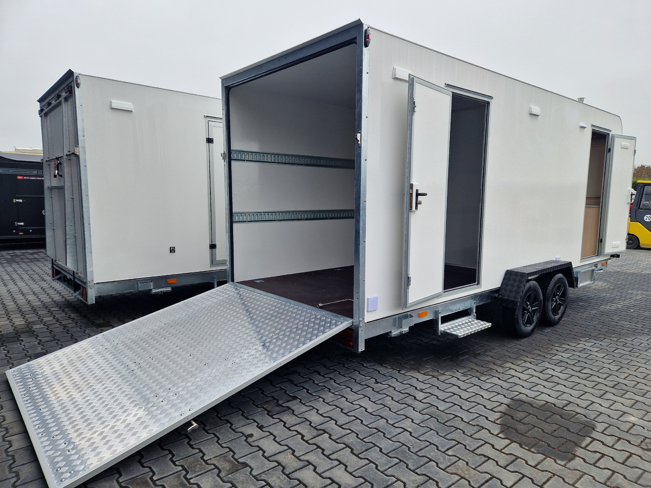 Koffer Sport Camp TFS 550.01 550x200x210cm Laderaum ST & Wohnabteil 2700kg - Ρυμουλκούμενο τροχόσπιτο: φωτογραφία 2 Koffer Sport Camp TFS 550.01 550x200x210cm Laderaum ST & Wohnabteil 2700kg - Ρυμουλκούμενο τροχόσπιτο: φωτογραφία 2