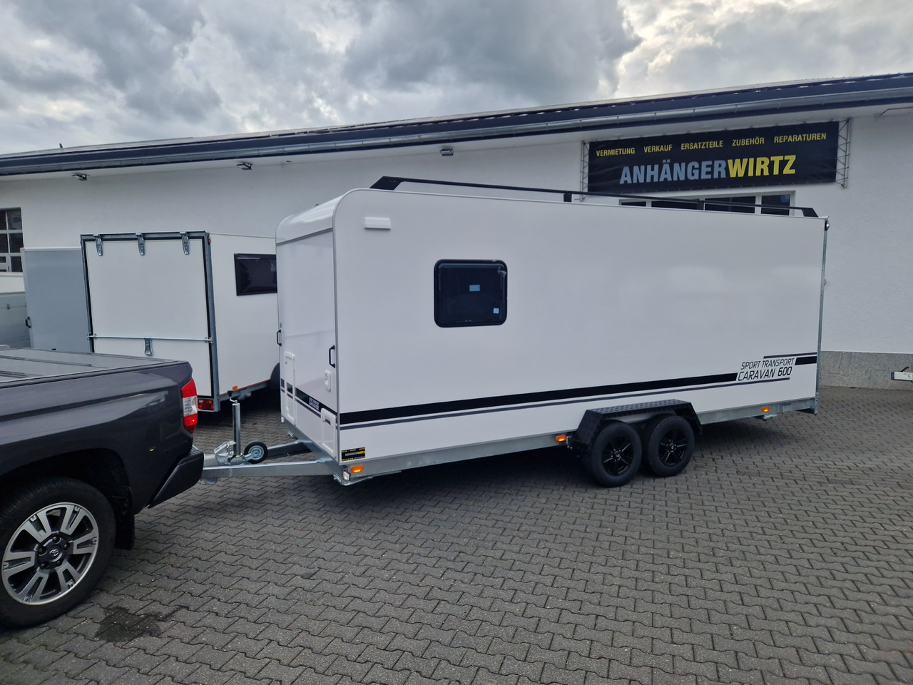 Ρυμούλκες αυτοκίνητο Koffer Sport Camp TFS 600.01 600x200x210cm Premium Laderaum 300cm Seitentür Wohnabteil 3000kg 100km: φωτογραφία 15 Ρυμούλκες αυτοκίνητο Koffer Sport Camp TFS 600.01 600x200x210cm Premium Laderaum 300cm Seitentür Wohnabteil 3000kg 100km: φωτογραφία 15