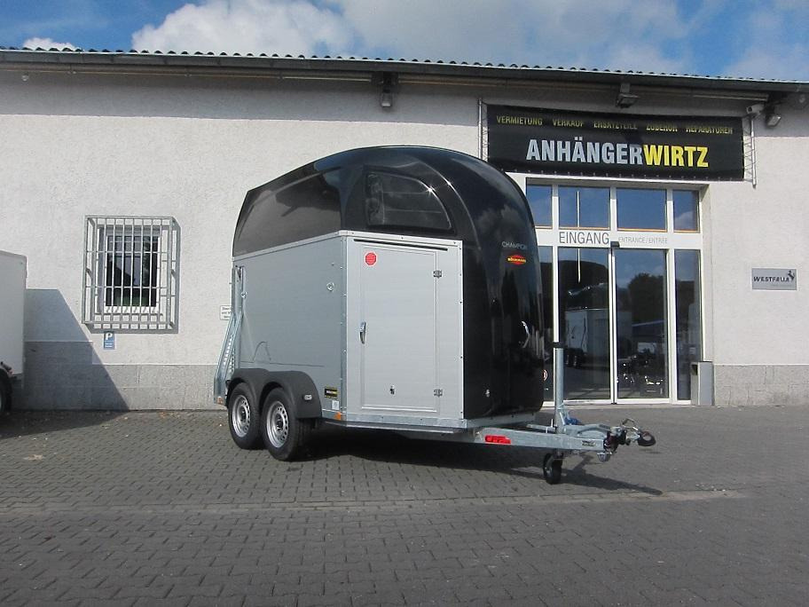 Pferdeanhänger Böckmann Champion R Sattelkammer blackline 2400kg CFF+ 100 km/H Modell 25 - Τρέιλερ μεταφοράς αλόγων: φωτογραφία 2 Pferdeanhänger Böckmann Champion R Sattelkammer blackline 2400kg CFF+ 100 km/H Modell 25 - Τρέιλερ μεταφοράς αλόγων: φωτογραφία 2