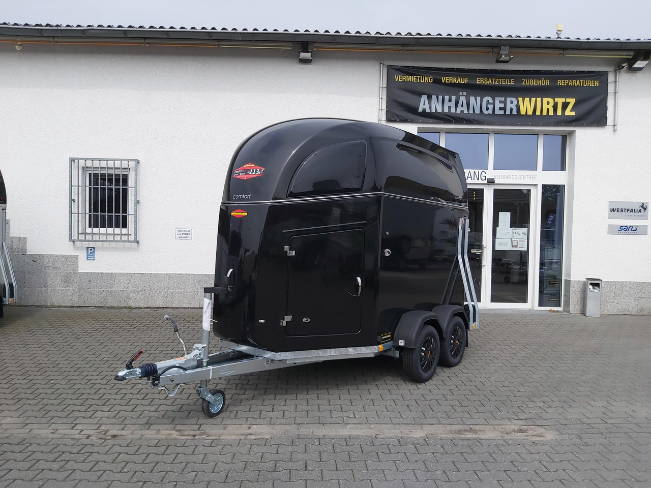 Pferdeanhänger Böckmann Comfort Esprit black Set Sattelkammer Trittschutz 100km/H 2400kg Modell 2024 - Τρέιλερ μεταφοράς αλόγων: φωτογραφία 2 Pferdeanhänger Böckmann Comfort Esprit black Set Sattelkammer Trittschutz 100km/H 2400kg Modell 2024 - Τρέιλερ μεταφοράς αλόγων: φωτογραφία 2