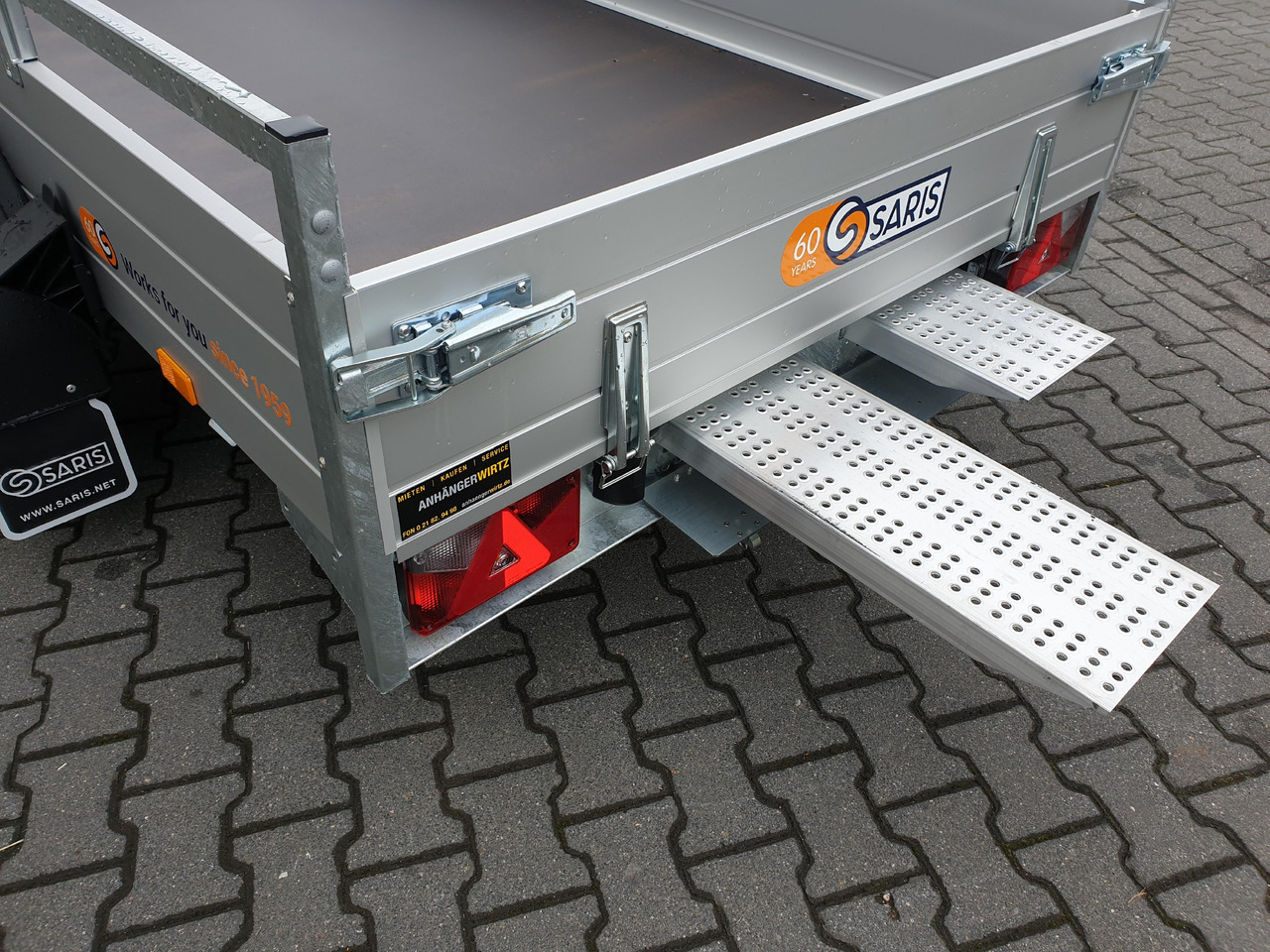 Saris Anhänger FW2000 McAlu Pro MP 305x155x45cm Auffahrrampen (M) 2000kg Winter Aktion - Τρέιλερ πλατφόρμα/ Καρότσα: φωτογραφία 3 Saris Anhänger FW2000 McAlu Pro MP 305x155x45cm Auffahrrampen (M) 2000kg Winter Aktion - Τρέιλερ πλατφόρμα/ Καρότσα: φωτογραφία 3