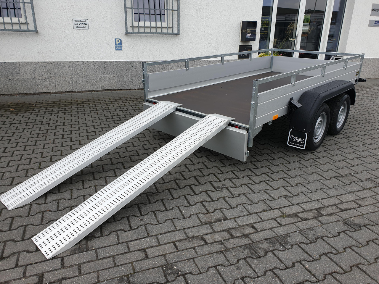 Saris Anhänger FW2000 McAlu Pro MP 305x155x45cm Auffahrrampen (M) 2000kg Winter Aktion - Τρέιλερ πλατφόρμα/ Καρότσα: φωτογραφία 1 Saris Anhänger FW2000 McAlu Pro MP 305x155x45cm Auffahrrampen (M) 2000kg Winter Aktion - Τρέιλερ πλατφόρμα/ Καρότσα: φωτογραφία 1