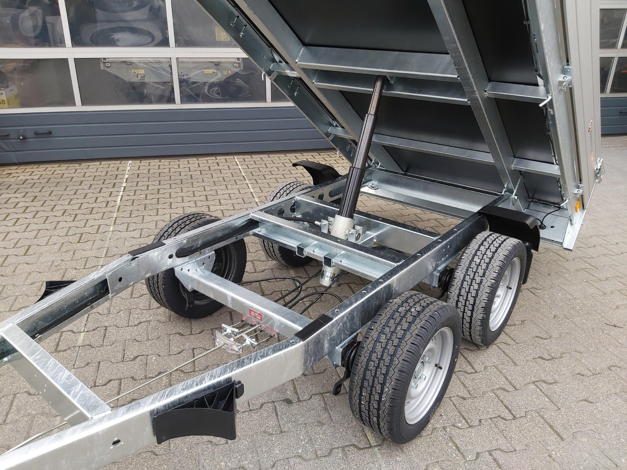 Saris Kipper K1 276 150 2000 2 276x150x30cm silver Handpumpe 13" (S) 2000kg - Ρυμούλκα ανατρεπόμενο: φωτογραφία 2 Saris Kipper K1 276 150 2000 2 276x150x30cm silver Handpumpe 13" (S) 2000kg - Ρυμούλκα ανατρεπόμενο: φωτογραφία 2