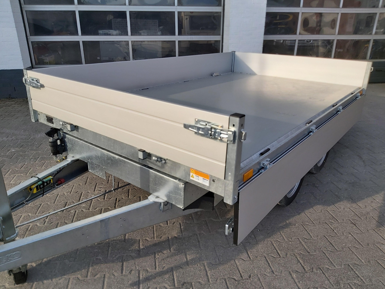 Leasing Saris Kipper K3 306 184 3500 2 E 306x184x30cm 3500kg silver Elektro NHP Stützen 13" 3500kg used Saris Kipper K3 306 184 3500 2 E 306x184x30cm 3500kg silver Elektro NHP Stützen 13" 3500kg used: φωτογραφία 9 Leasing Saris Kipper K3 306 184 3500 2 E 306x184x30cm 3500kg silver Elektro NHP Stützen 13" 3500kg used Saris Kipper K3 306 184 3500 2 E 306x184x30cm 3500kg silver Elektro NHP Stützen 13" 3500kg used: φωτογραφία 9