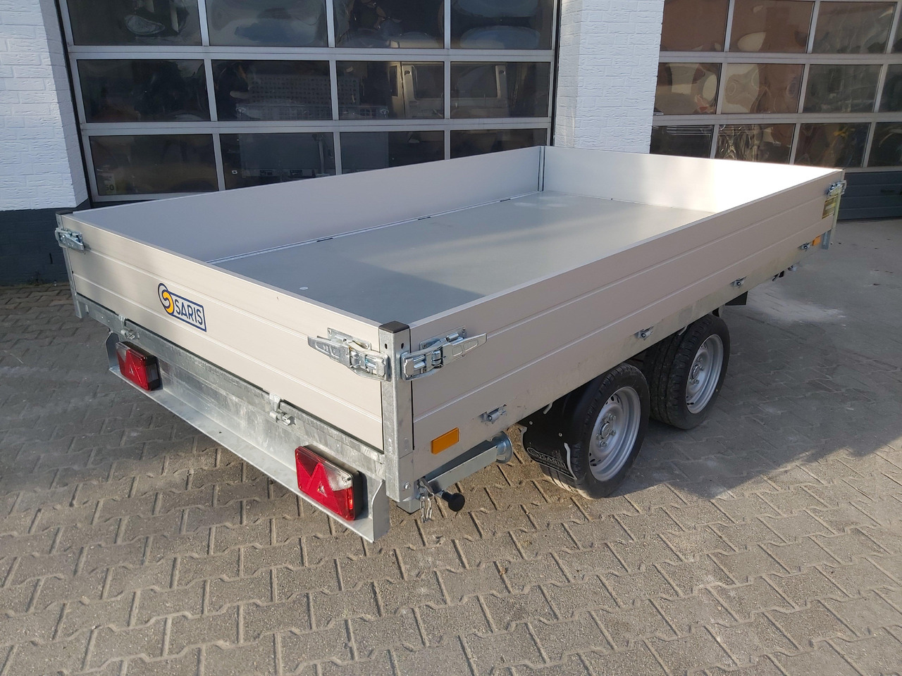 Leasing Saris Kipper K3 306 184 3500 2 E 306x184x30cm 3500kg silver Elektro NHP Stützen 13" 3500kg used Saris Kipper K3 306 184 3500 2 E 306x184x30cm 3500kg silver Elektro NHP Stützen 13" 3500kg used: φωτογραφία 7 Leasing Saris Kipper K3 306 184 3500 2 E 306x184x30cm 3500kg silver Elektro NHP Stützen 13" 3500kg used Saris Kipper K3 306 184 3500 2 E 306x184x30cm 3500kg silver Elektro NHP Stützen 13" 3500kg used: φωτογραφία 7
