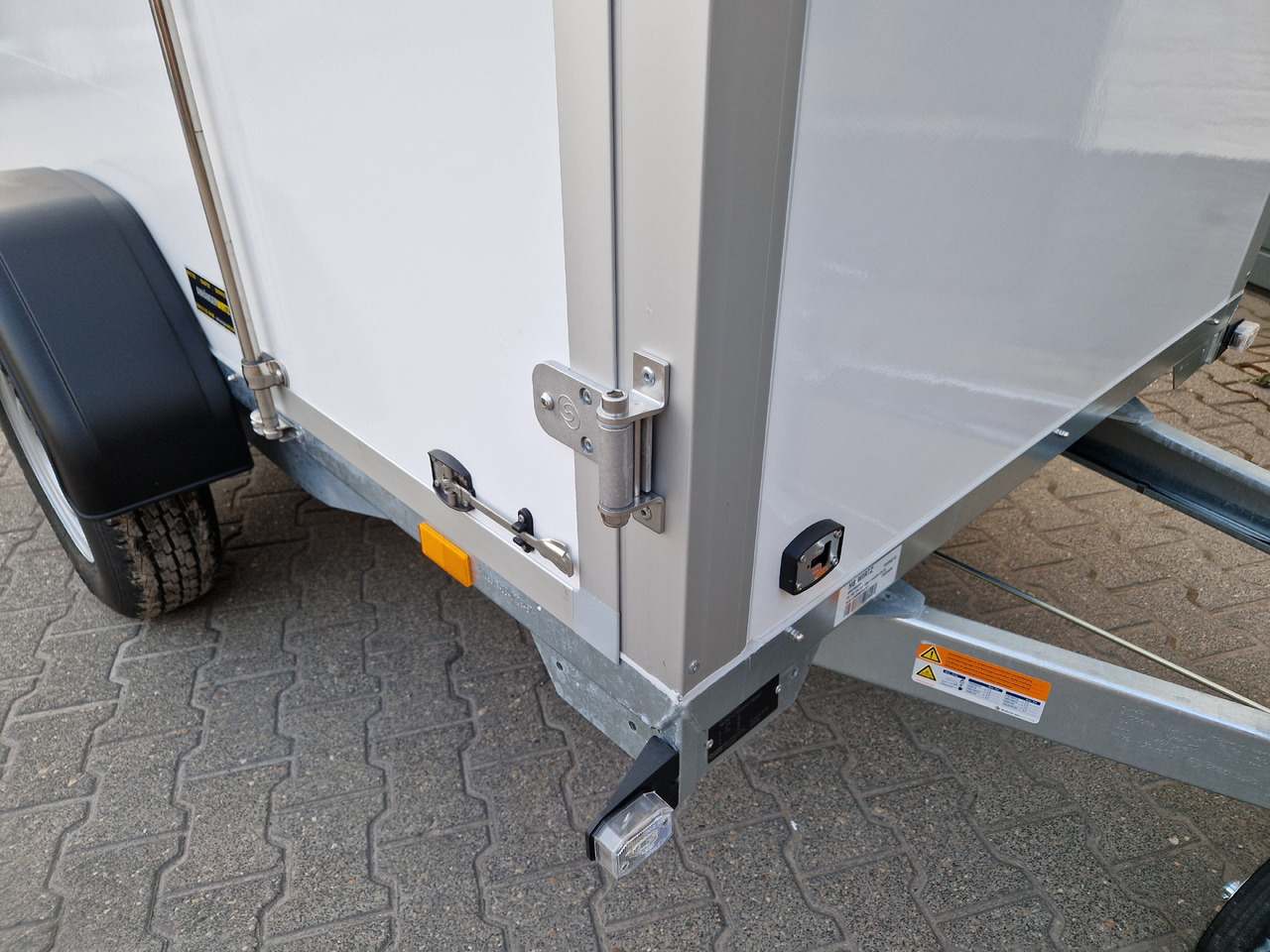 Ρυμούλκα κόφα Saris Koffer GO 256 134 1350 1 GFK weiß Seitentür (S) 1350kg Modell 2024: φωτογραφία 13