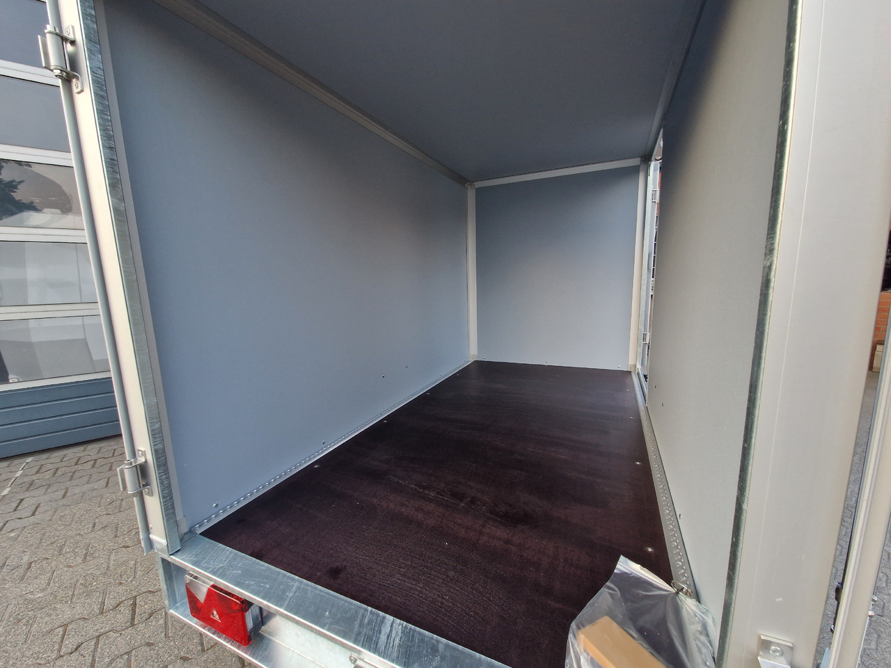 Ρυμούλκα κόφα Saris Koffer GO 256 134 1350 1 GFK weiß Seitentür (S) 1350kg Modell 2024: φωτογραφία 6
