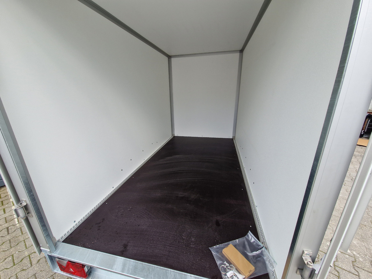 Saris Koffer GO 306 154 180 2700 2 306x154x180cm GFK grau (M) 2700kg Modell 2024 - Ρυμούλκα κόφα: φωτογραφία 3 Saris Koffer GO 306 154 180 2700 2 306x154x180cm GFK grau (M) 2700kg Modell 2024 - Ρυμούλκα κόφα: φωτογραφία 3
