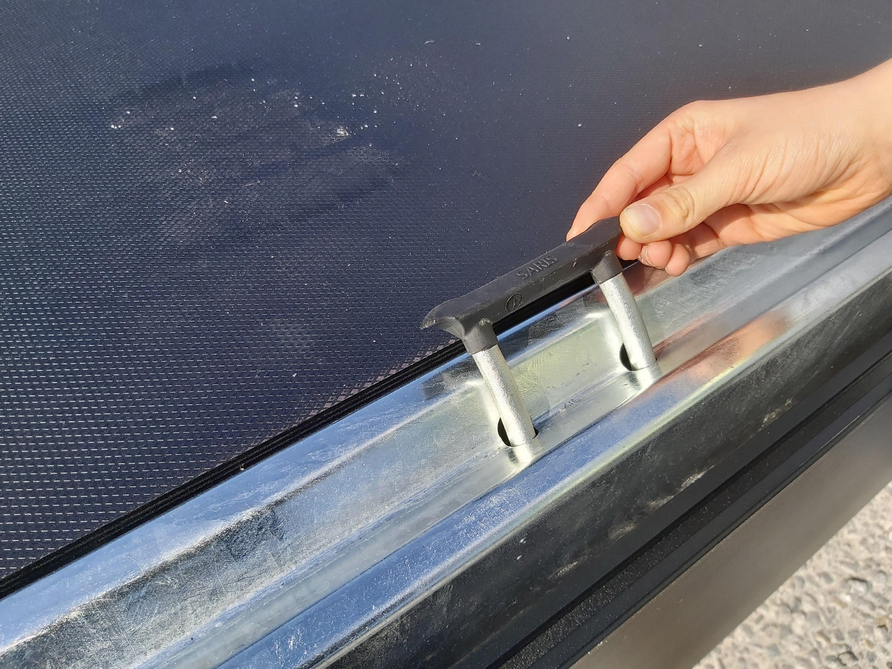 Saris PL 256 150 1500 1 256x150x30cm black Edition LED Beleuchtung 13" 1500kg Online - Τρέιλερ πλατφόρμα/ Καρότσα: φωτογραφία 2 Saris PL 256 150 1500 1 256x150x30cm black Edition LED Beleuchtung 13" 1500kg Online - Τρέιλερ πλατφόρμα/ Καρότσα: φωτογραφία 2