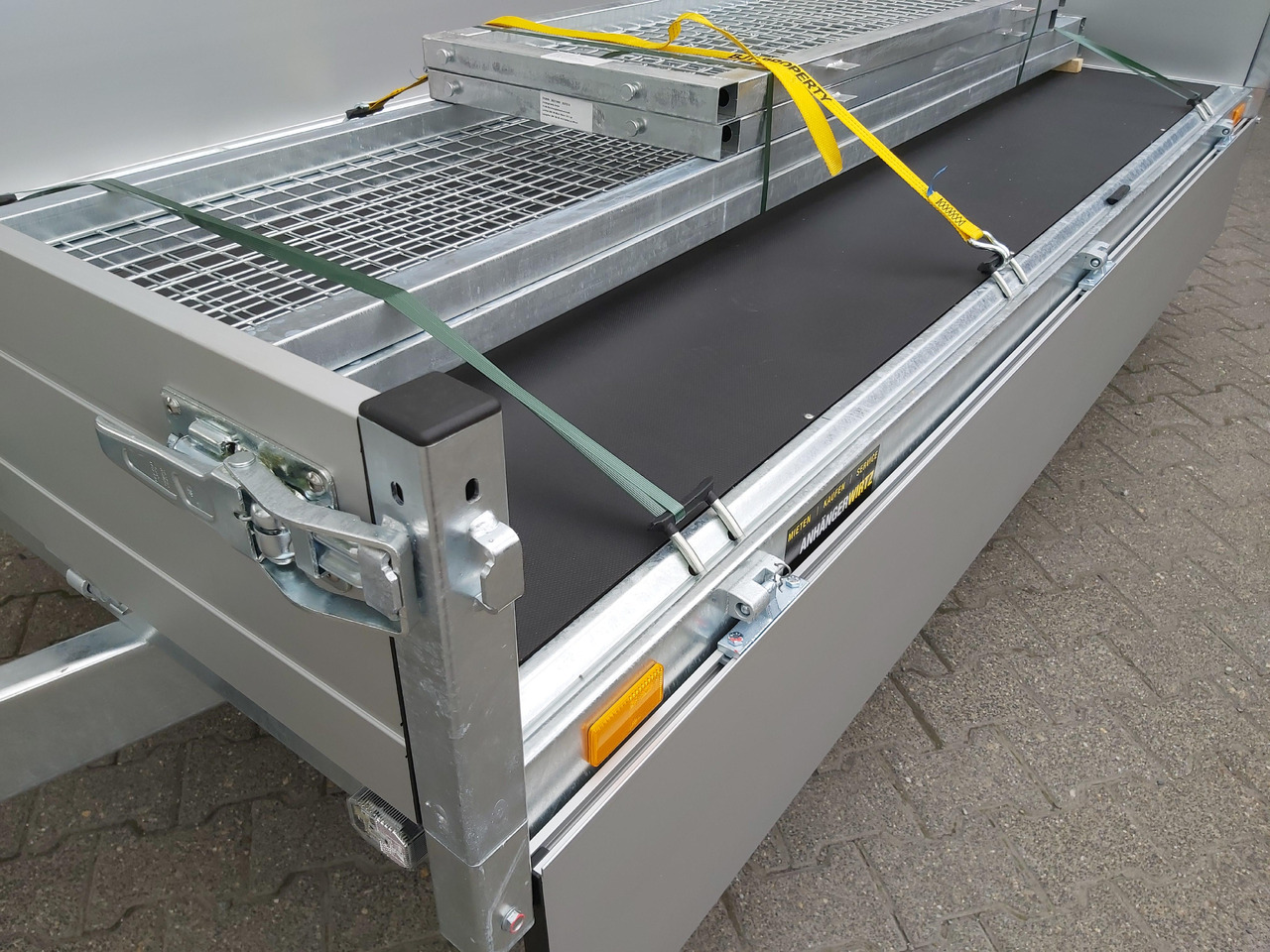 Saris PL 276 150 2000 2 276x150x30cm 13" (S) 2000kg Online Aktion - Τρέιλερ πλατφόρμα/ Καρότσα: φωτογραφία 5 Saris PL 276 150 2000 2 276x150x30cm 13" (S) 2000kg Online Aktion - Τρέιλερ πλατφόρμα/ Καρότσα: φωτογραφία 5