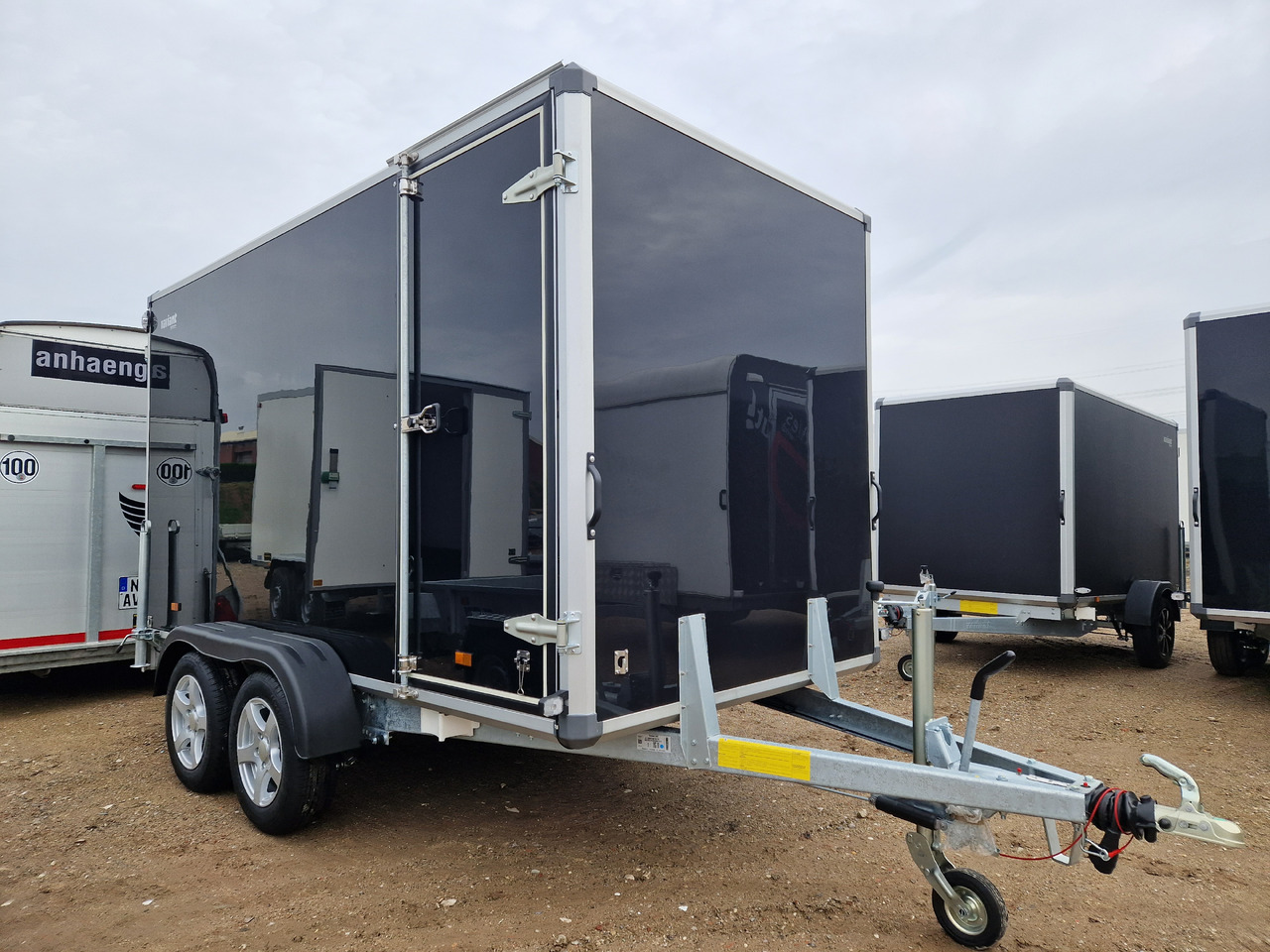 Variant 2517 C4 Edition black 346x168x188cm Seitentür Alufelgen 2500kg 100km/H - Ρυμούλκα κόφα: φωτογραφία 2 Variant 2517 C4 Edition black 346x168x188cm Seitentür Alufelgen 2500kg 100km/H - Ρυμούλκα κόφα: φωτογραφία 2