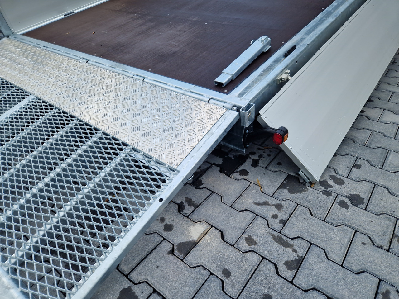 Variant Maschinentransporter 3553 UX Maxi LOAD blackline LED Tridem Parabel 3500kg - Τρέιλερ μεταφοράς μηχανημάτων: φωτογραφία 4 Variant Maschinentransporter 3553 UX Maxi LOAD blackline LED Tridem Parabel 3500kg - Τρέιλερ μεταφοράς μηχανημάτων: φωτογραφία 4