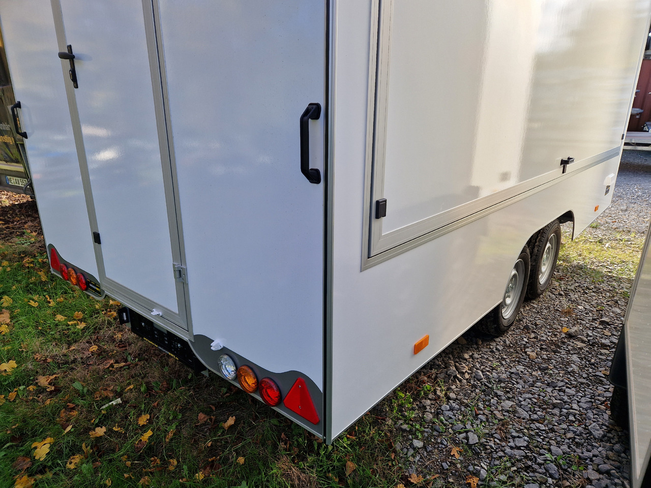 Verkaufsanhänger VK 422 200 aero retro 420x200x230cm 2 Verkaufsklappen Hecktür 2000kg - Ρυμουλκούμενη καντίνα: φωτογραφία 4 Verkaufsanhänger VK 422 200 aero retro 420x200x230cm 2 Verkaufsklappen Hecktür 2000kg - Ρυμουλκούμενη καντίνα: φωτογραφία 4