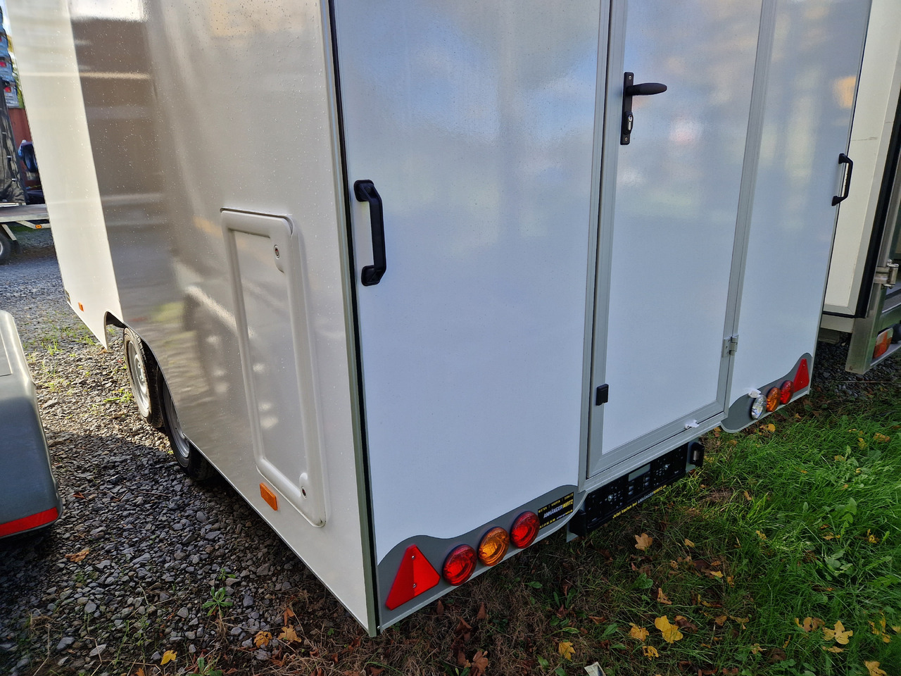 Verkaufsanhänger VK 422 200 aero retro 420x200x230cm 2 Verkaufsklappen Hecktür 2000kg - Ρυμουλκούμενη καντίνα: φωτογραφία 3 Verkaufsanhänger VK 422 200 aero retro 420x200x230cm 2 Verkaufsklappen Hecktür 2000kg - Ρυμουλκούμενη καντίνα: φωτογραφία 3
