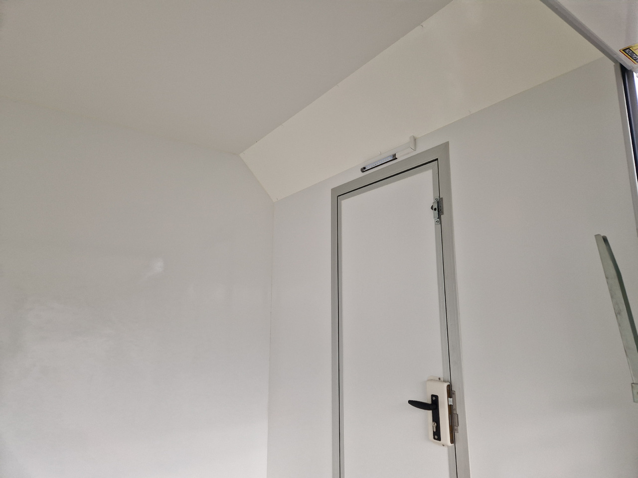 Verkaufsanhänger VK 522 200 aero retro 520x200x230cm 2 Seitenklappen Leer IL 2700kg - Ρυμουλκούμενη καντίνα: φωτογραφία 4 Verkaufsanhänger VK 522 200 aero retro 520x200x230cm 2 Seitenklappen Leer IL 2700kg - Ρυμουλκούμενη καντίνα: φωτογραφία 4