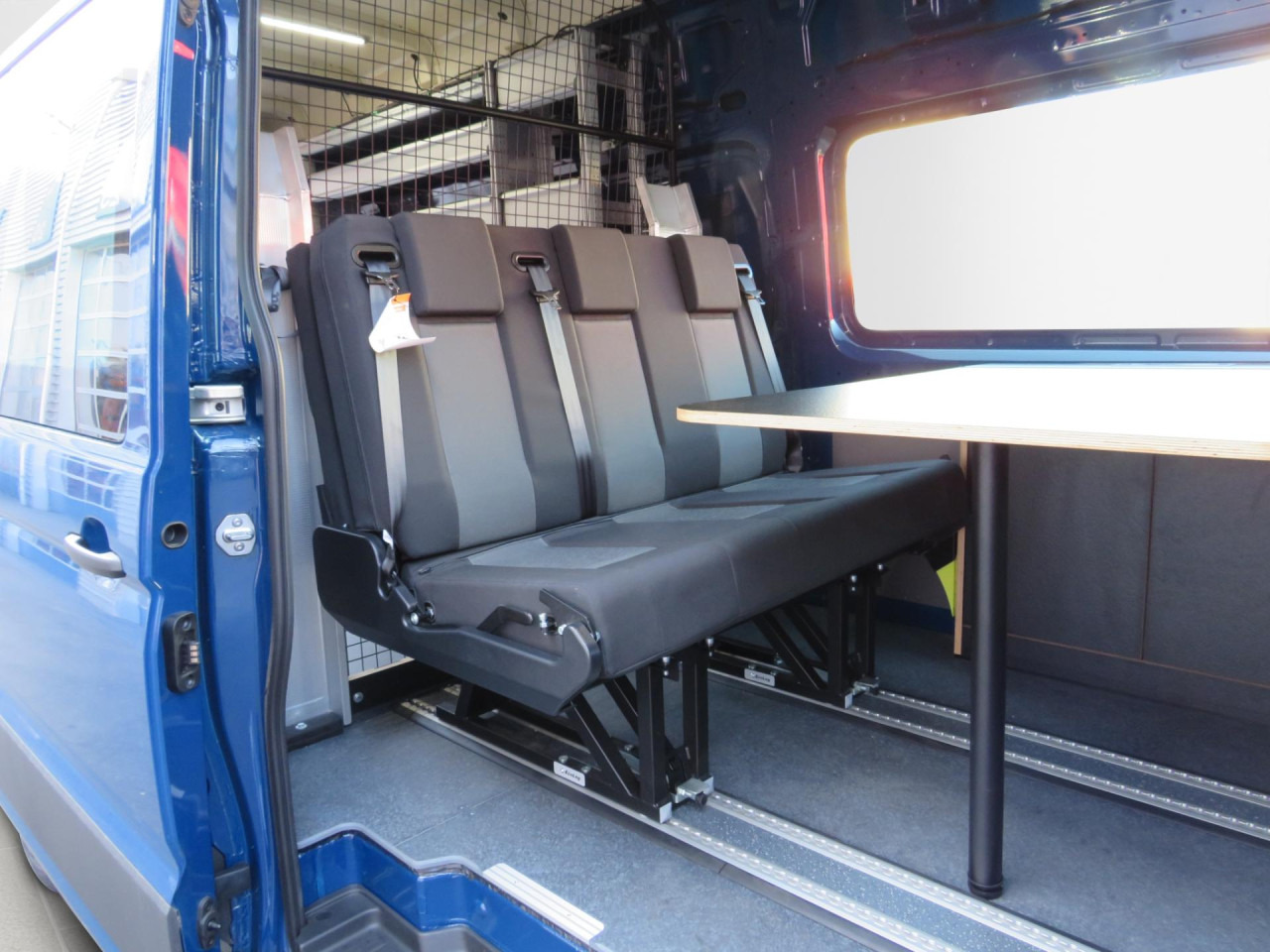 VOLKSWAGEN Crafter 55 L5 Superhochdach Doka BOTT-Ausbau Klima - Βαν: φωτογραφία 4 VOLKSWAGEN Crafter 55 L5 Superhochdach Doka BOTT-Ausbau Klima - Βαν: φωτογραφία 4