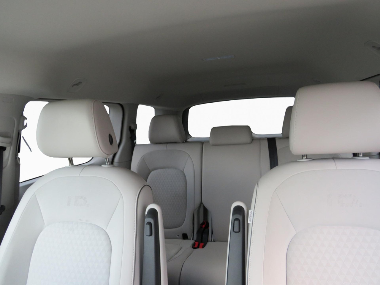 VOLKSWAGEN ID.Buzz Pro Design 150 kW Klima AHK Navi ZV - Αυτοκίνητο: φωτογραφία 4 VOLKSWAGEN ID.Buzz Pro Design 150 kW Klima AHK Navi ZV - Αυτοκίνητο: φωτογραφία 4