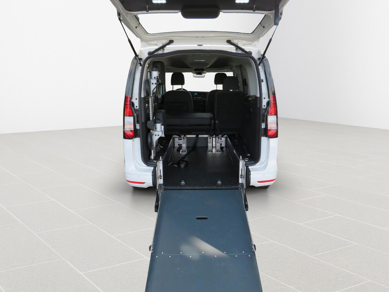 Volkswagen Caddy Maxi Kombi 2.0 TDI Rollstuhl Taxirampe - Αυτοκίνητο: φωτογραφία 4 Volkswagen Caddy Maxi Kombi 2.0 TDI Rollstuhl Taxirampe - Αυτοκίνητο: φωτογραφία 4