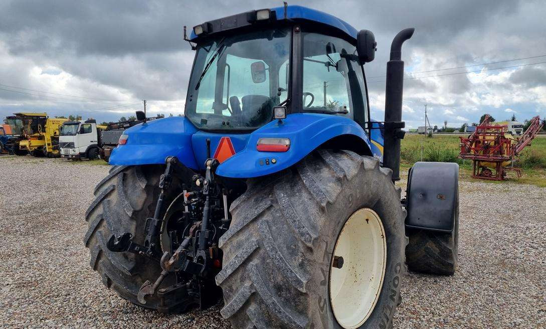 New Holland T8040 - Τρακτέρ: φωτογραφία 5 New Holland T8040 - Τρακτέρ: φωτογραφία 5