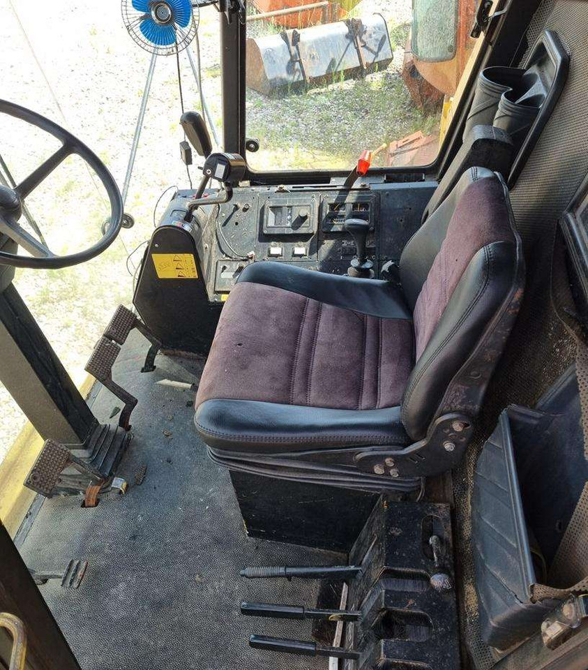 Θεριζοαλωνιστική μηχανή New Holland TX36: φωτογραφία 8