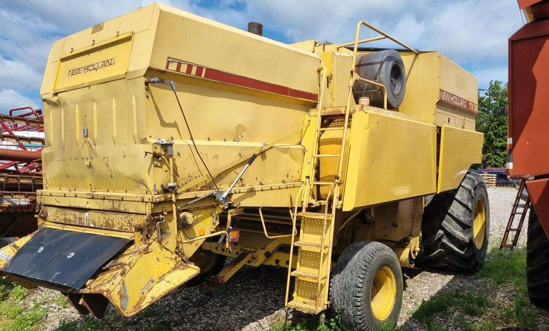 New Holland TX36 - Θεριζοαλωνιστική μηχανή: φωτογραφία 4 New Holland TX36 - Θεριζοαλωνιστική μηχανή: φωτογραφία 4