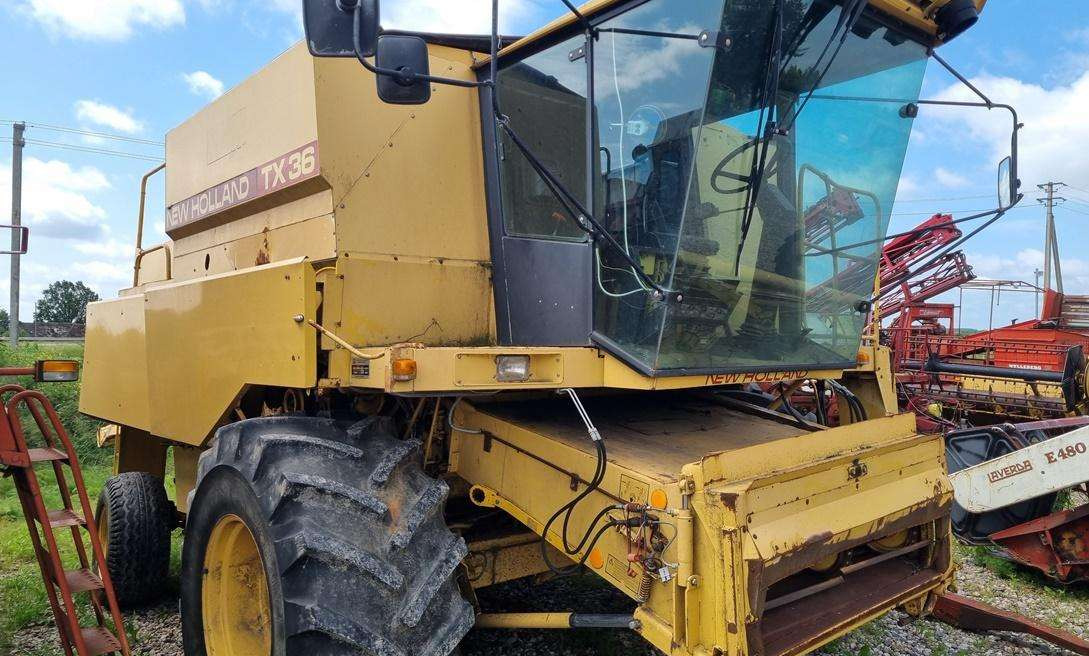 New Holland TX36 - Θεριζοαλωνιστική μηχανή: φωτογραφία 1 New Holland TX36 - Θεριζοαλωνιστική μηχανή: φωτογραφία 1