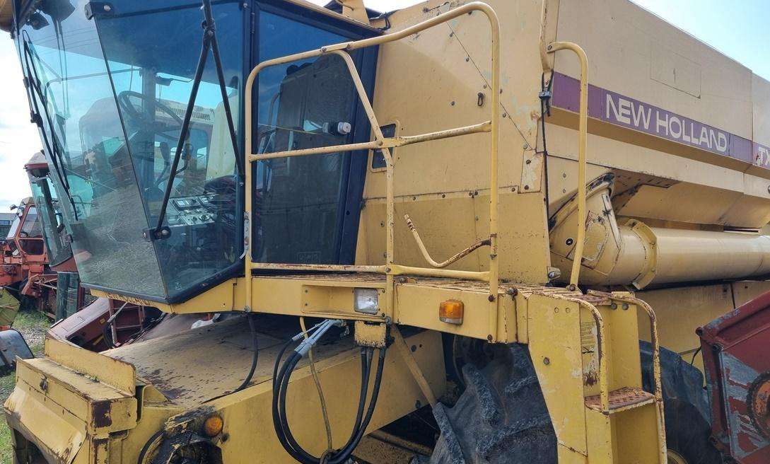 New Holland TX36 - Θεριζοαλωνιστική μηχανή: φωτογραφία 2 New Holland TX36 - Θεριζοαλωνιστική μηχανή: φωτογραφία 2