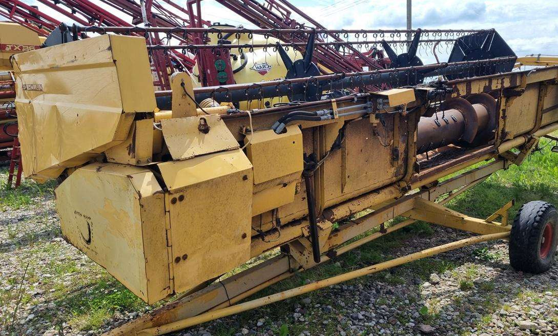 Θεριζοαλωνιστική μηχανή New Holland TX36: φωτογραφία 7