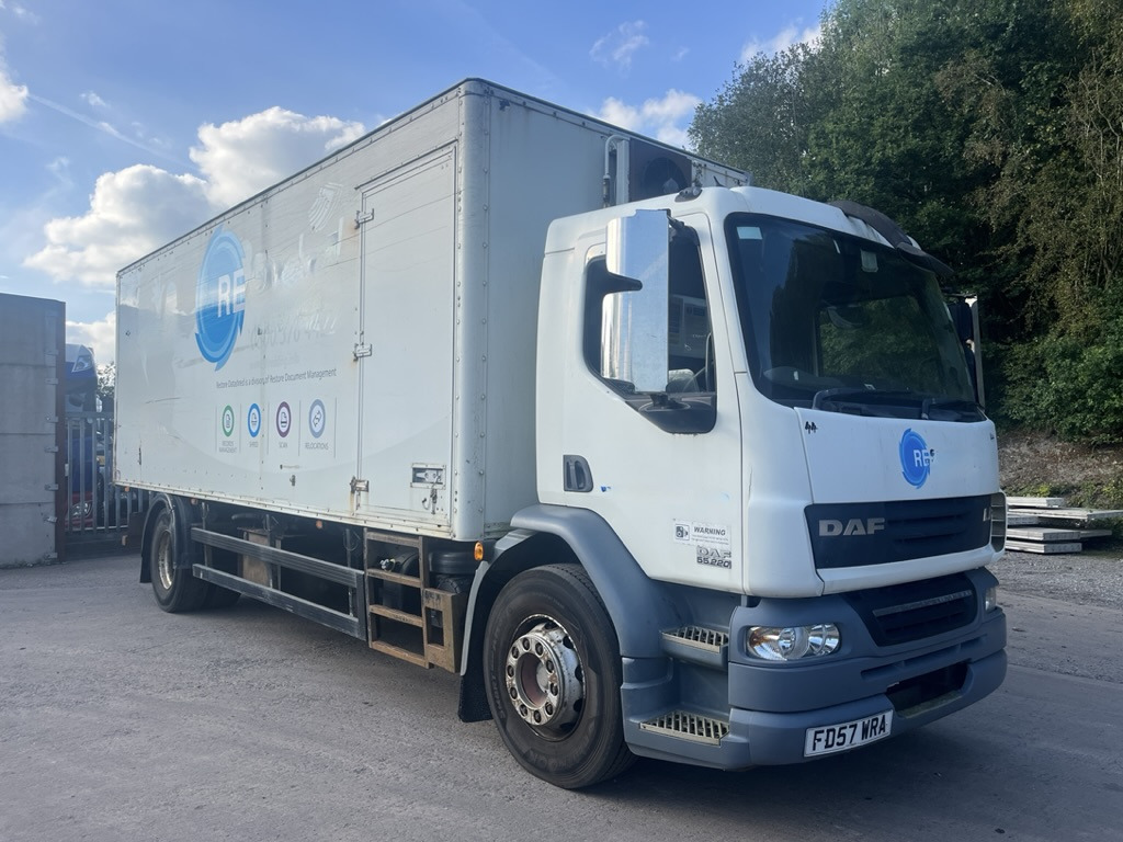 Επαγγελματικό αυτοκίνητο κόφα Daf 55LF 220 4x2 Box Van: φωτογραφία 1