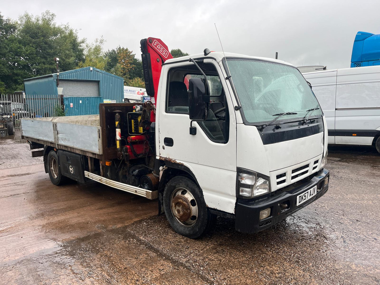 Isuzu NQR 70 - Φορτηγό με ανοιχτή καρότσα, Φορτηγό με γερανό: φωτογραφία 2 Isuzu NQR 70 - Φορτηγό με ανοιχτή καρότσα, Φορτηγό με γερανό: φωτογραφία 2