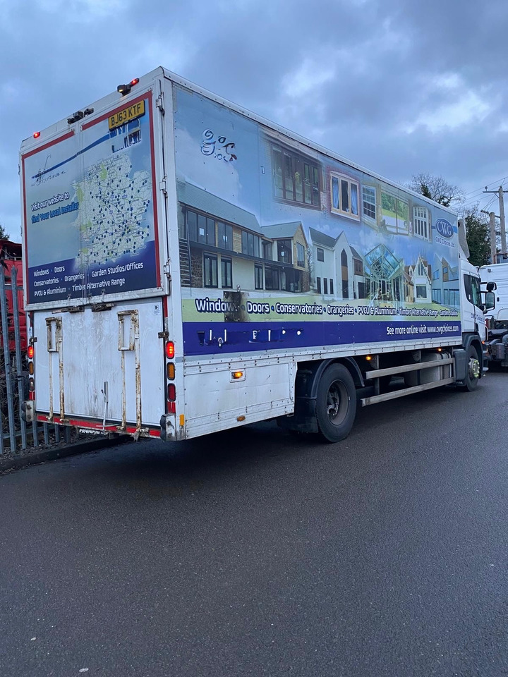 Scania P230 4x2 - Επαγγελματικό αυτοκίνητο κόφα: φωτογραφία 3 Scania P230 4x2 - Επαγγελματικό αυτοκίνητο κόφα: φωτογραφία 3