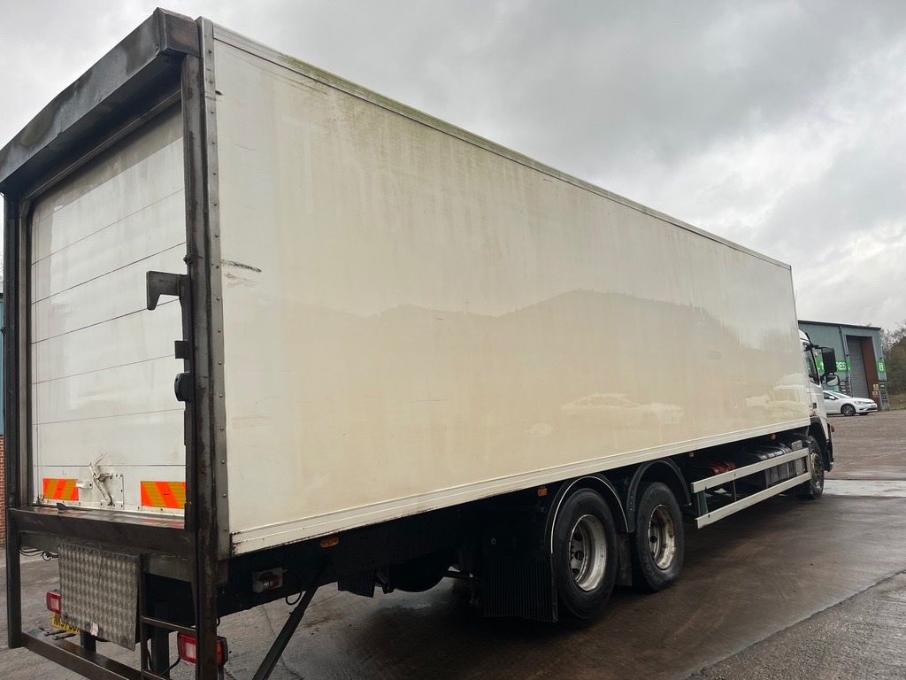 Volvo FM9 300 Euro 4 - Επαγγελματικό αυτοκίνητο κόφα: φωτογραφία 3 Volvo FM9 300 Euro 4 - Επαγγελματικό αυτοκίνητο κόφα: φωτογραφία 3