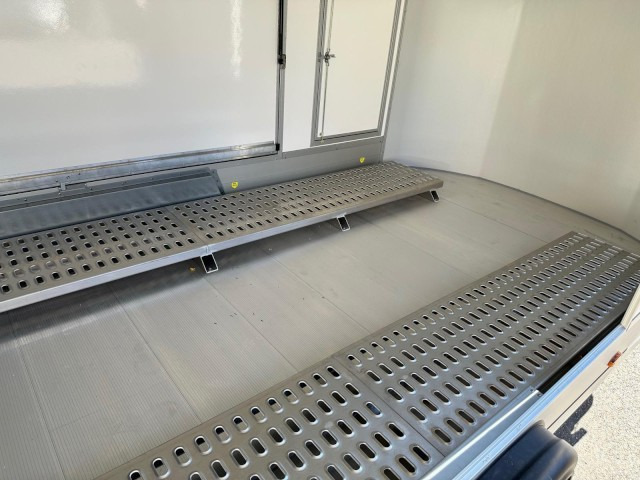 Cheval Liberte Debon Roadster 1000 Sandwich 3500 kg, 100 km/h, 495x200x202cm - Ρυμούλκα κόφα: φωτογραφία 5 Cheval Liberte Debon Roadster 1000 Sandwich 3500 kg, 100 km/h, 495x200x202cm - Ρυμούλκα κόφα: φωτογραφία 5