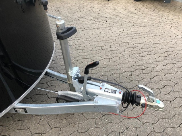 Cheval Liberte Debon Roadster 500 Alu 2600 kg, 100 km/h, 320x167x200cm - Ρυμούλκα κόφα: φωτογραφία 3 Cheval Liberte Debon Roadster 500 Alu 2600 kg, 100 km/h, 320x167x200cm - Ρυμούλκα κόφα: φωτογραφία 3