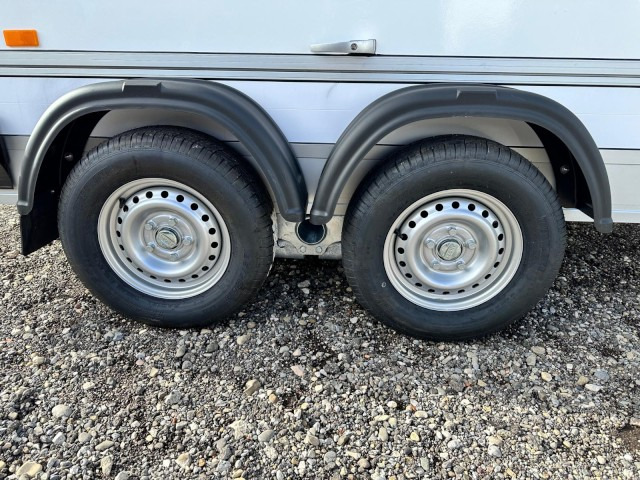 Cheval Liberte Debon Roadster 500 Sandwich Verkaufsklappe 2000 kg, 100 km/h, 320x167x200cm - Ρυμούλκα κόφα: φωτογραφία 5 Cheval Liberte Debon Roadster 500 Sandwich Verkaufsklappe 2000 kg, 100 km/h, 320x167x200cm - Ρυμούλκα κόφα: φωτογραφία 5