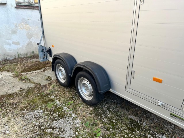 Cheval Liberte Debon Roadster 700 Alu + Türe 2600 kg, 100 km/h, 375x180x202cm - Ρυμούλκα κόφα: φωτογραφία 3 Cheval Liberte Debon Roadster 700 Alu + Türe 2600 kg, 100 km/h, 375x180x202cm - Ρυμούλκα κόφα: φωτογραφία 3