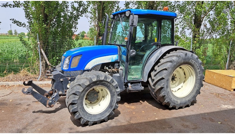New Holland TN 95 D A - Τρακτέρ: φωτογραφία 2 New Holland TN 95 D A - Τρακτέρ: φωτογραφία 2