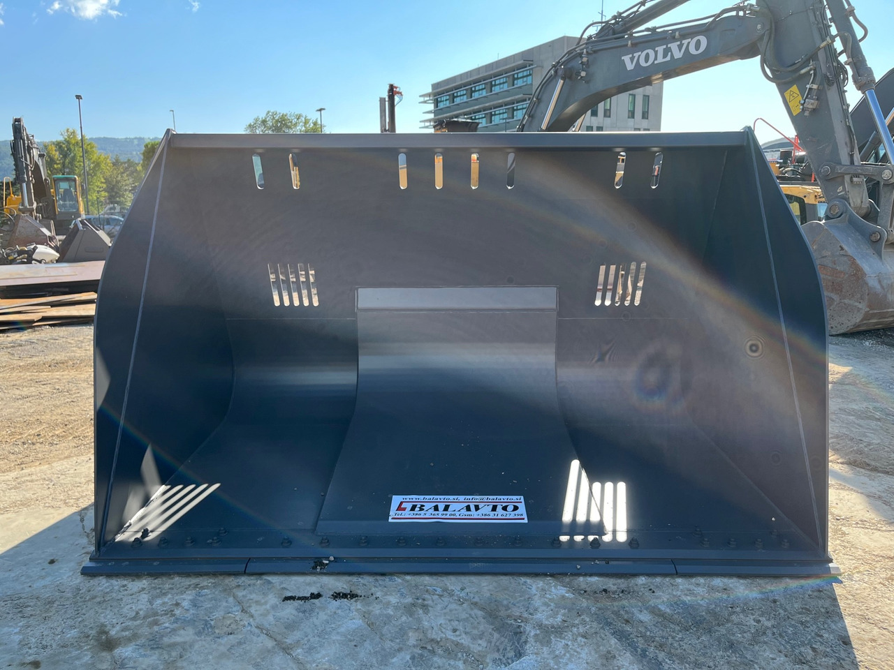 Balavto Loader bucket 3000 mm - Κουβάς για φορτωτή: φωτογραφία 1 Balavto Loader bucket 3000 mm - Κουβάς για φορτωτή: φωτογραφία 1