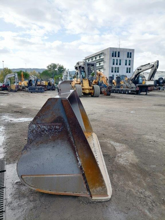 VOLVO loader bucket 2800 mm - Κουβάς για φορτωτή για Ελαστιχοφόρος φορτωτής: φωτογραφία 3 VOLVO loader bucket 2800 mm - Κουβάς για φορτωτή για Ελαστιχοφόρος φορτωτής: φωτογραφία 3