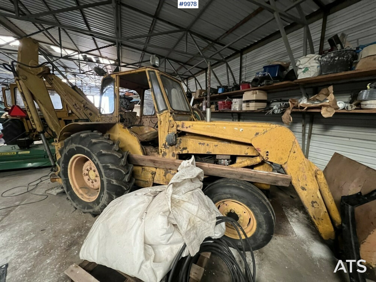 Backhoe loader- MASSEY-FERGUSON 203 - Τρακτέρ: φωτογραφία 2 Backhoe loader- MASSEY-FERGUSON 203 - Τρακτέρ: φωτογραφία 2