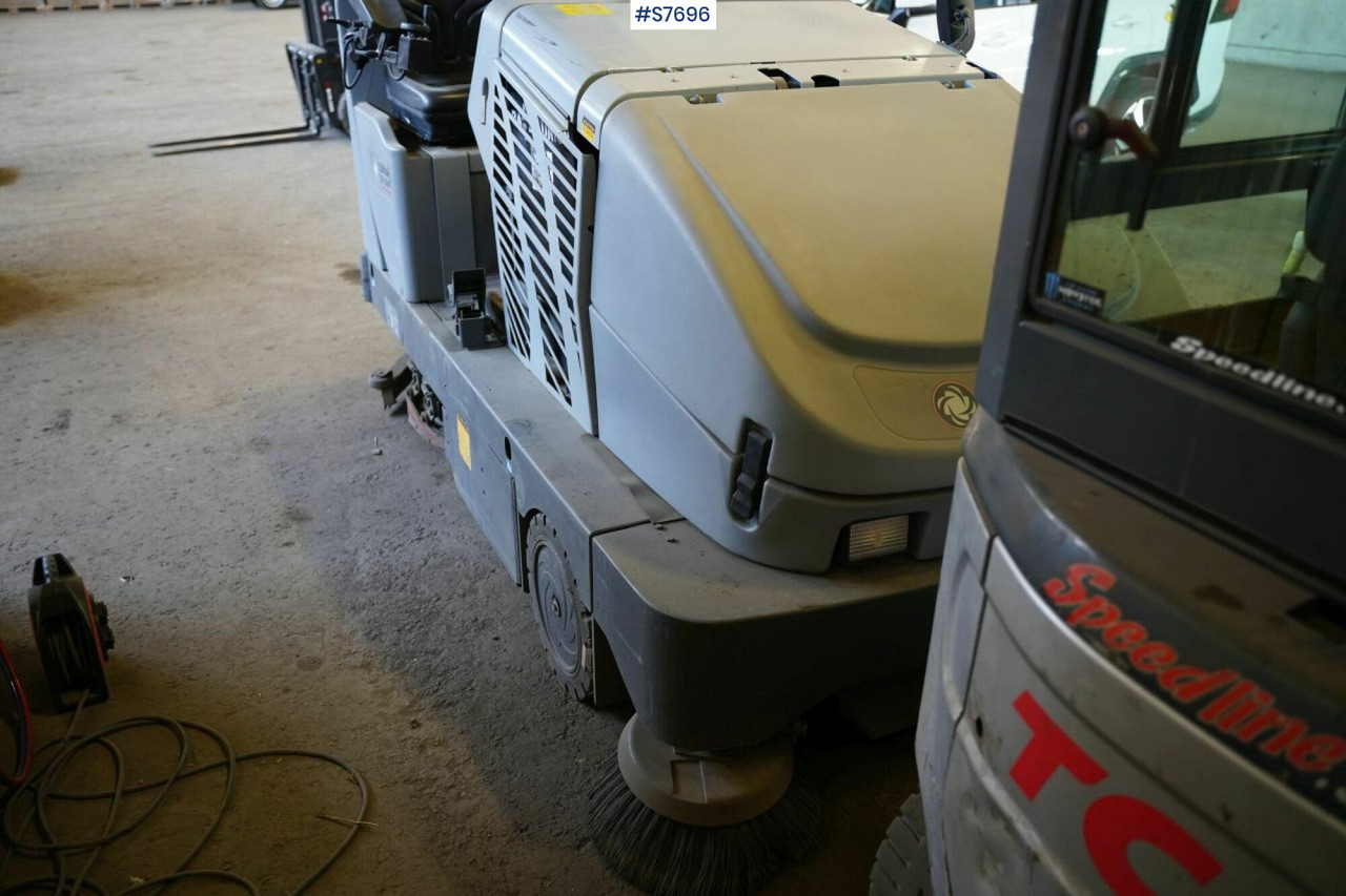 Cleaning machine Nilfisk CR1200 rep.object - Σάρωθρο δρόμων: φωτογραφία 4 Cleaning machine Nilfisk CR1200 rep.object - Σάρωθρο δρόμων: φωτογραφία 4