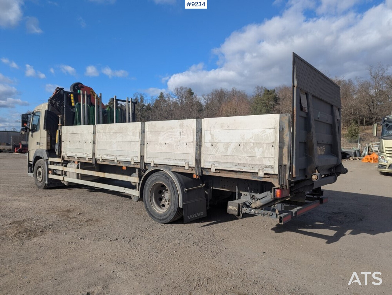 Crane Truck Volvo FM 330 4X2 with tail lift - Φορτηγό με ανοιχτή καρότσα, Φορτηγό με γερανό: φωτογραφία 4 Crane Truck Volvo FM 330 4X2 with tail lift - Φορτηγό με ανοιχτή καρότσα, Φορτηγό με γερανό: φωτογραφία 4