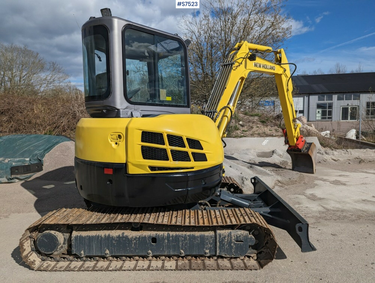 Excavator New Holland E502C with tilt bracket and bucket SEE VIDEO - Μίνι εκσκαφέας: φωτογραφία 1 Excavator New Holland E502C with tilt bracket and bucket SEE VIDEO - Μίνι εκσκαφέας: φωτογραφία 1
