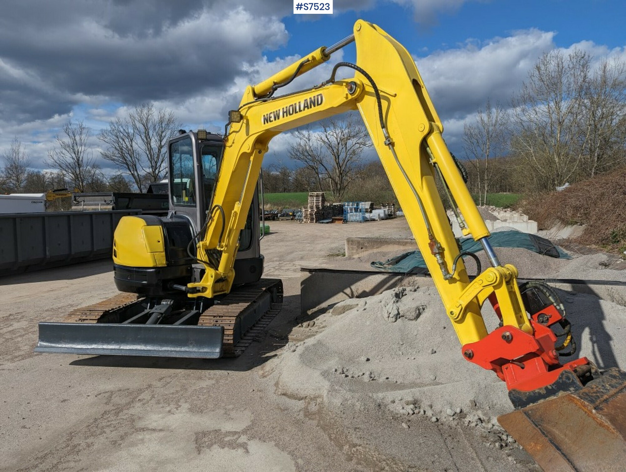 Excavator New Holland E502C with tilt bracket and bucket SEE VIDEO - Μίνι εκσκαφέας: φωτογραφία 3 Excavator New Holland E502C with tilt bracket and bucket SEE VIDEO - Μίνι εκσκαφέας: φωτογραφία 3