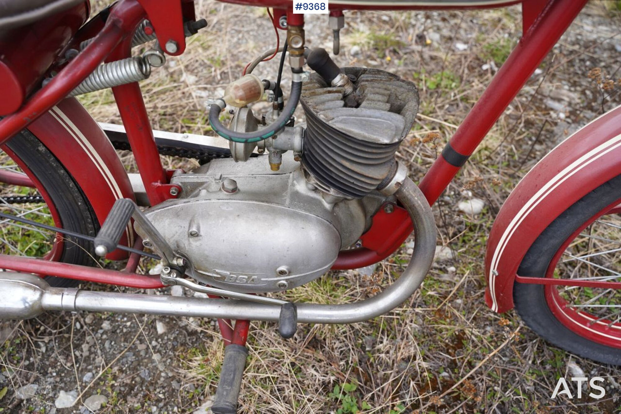 Monark Motorcycle 1952 - Μοτοσικλέτα: φωτογραφία 5 Monark Motorcycle 1952 - Μοτοσικλέτα: φωτογραφία 5