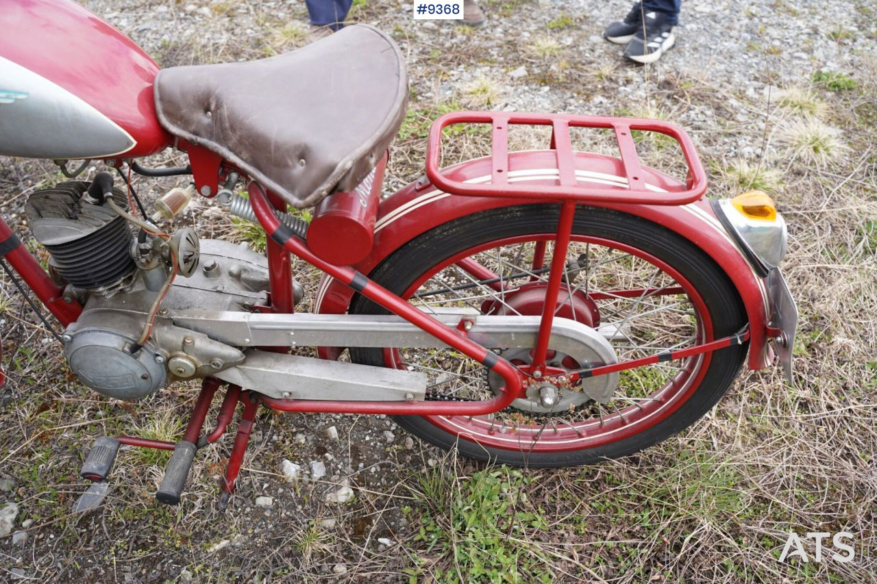 Monark Motorcycle 1952 - Μοτοσικλέτα: φωτογραφία 4 Monark Motorcycle 1952 - Μοτοσικλέτα: φωτογραφία 4